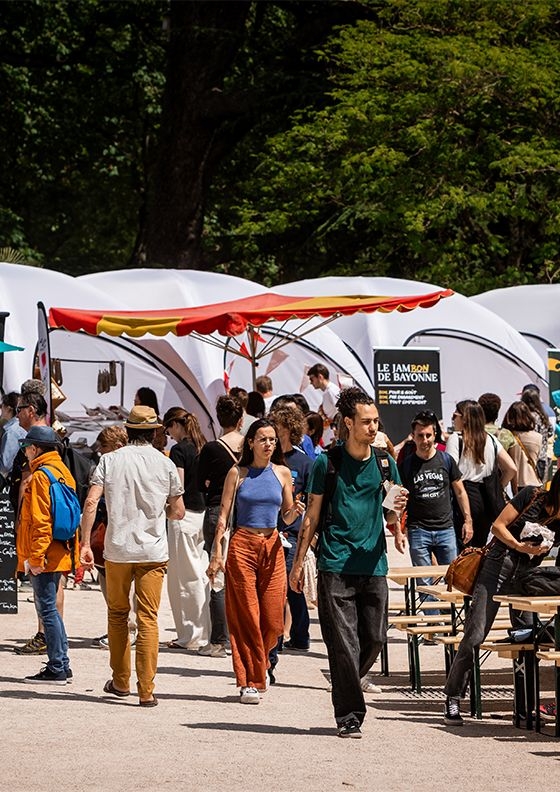 Vue des stands et des visiteurs - Festival du Bien Manger Toulouse