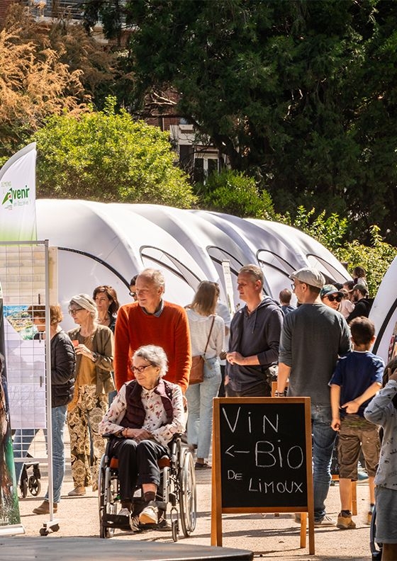 Vue d'un stand et ses visiteurs - Festival du Bien Manger Toulouse